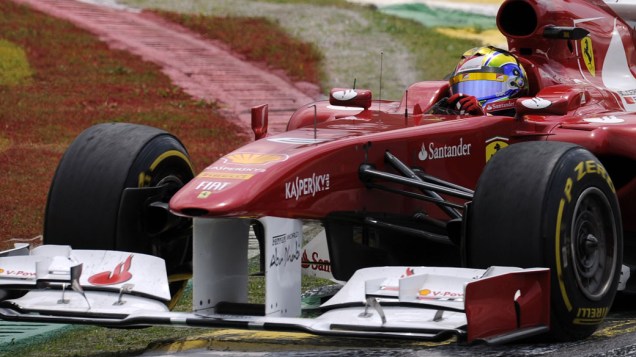 Felipe Massa, da Ferrari, durante o GP do Brasil. O piloto brasileiro comemorou 10 anos de F1 e sua 100ª corrida - 27/11/2011