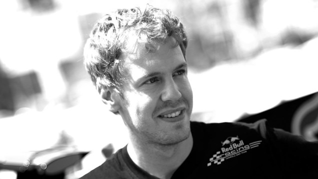 Sebastian Vettel, da Red Bull Racing, chega ao circuito de Monte Carlo para a etapa de treinos do GP de Mônaco