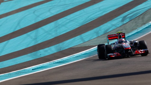 O britânico Jenson Button, da McLaren, durante a sessão de treino livre do GP de Abu Dhabi