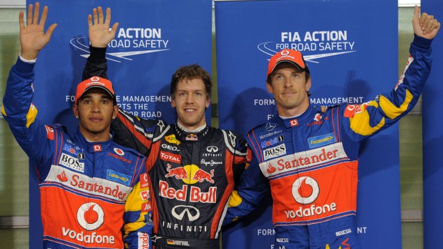 Lewis Hamilton (2º lugar), Sebastian Vettel (pole position) e Jenson Button (3º lugar), após o treino classificatório do GP de Abu Dhabi
