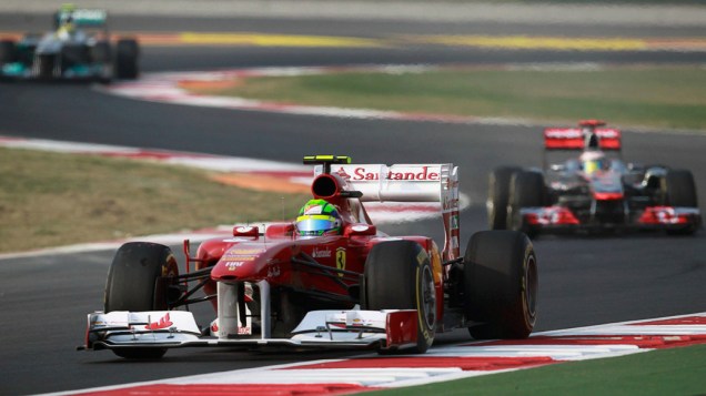 Felipe Massa, da Ferrari, durante o GP da Índia. O piloto brasileiro abandonou a prova após quebrar a suspensão na 34ª volta