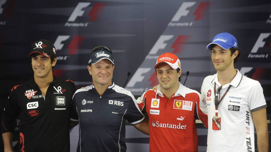 Da esquerda para a direita, Lucas Di Grassi, Rubens Barrichello, Felipe Massa e Bruno Senna antes do GP do Brasil de 2010