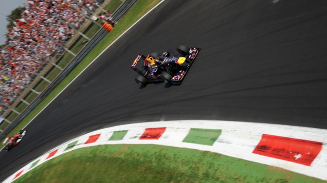 Sebastian Vettel lidera o GP da Itália, seguido pelo espanhol Fernando Alonso