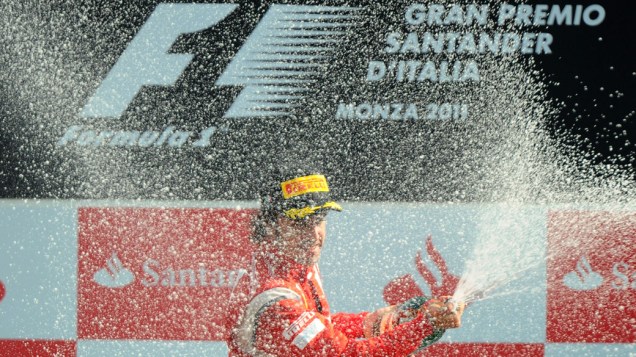 Fernando Alonso, da Ferrari, comemora o terceiro lugar no GP da Itália