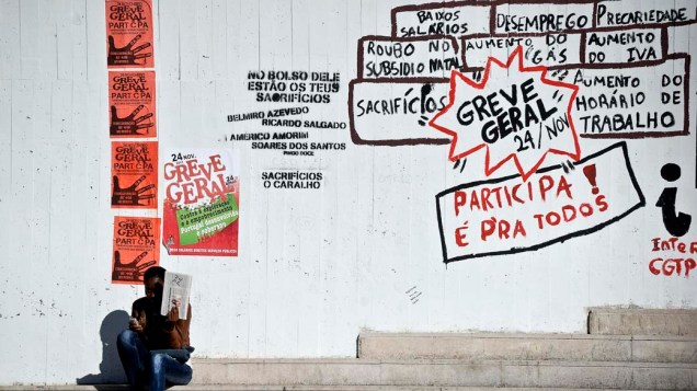 Mensagem em muro anuncia greve geral em Lisboa, Portugal