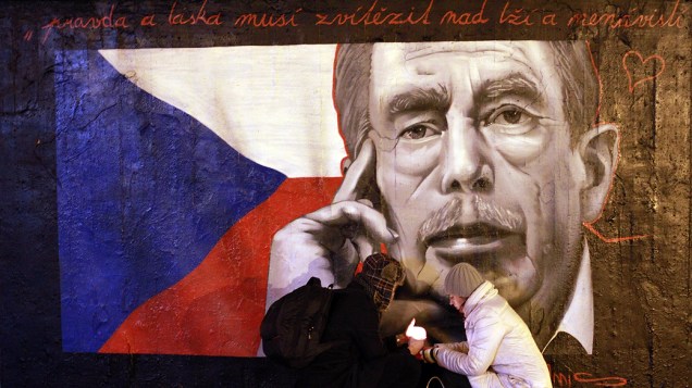 Grafite com o ex-presidente checo Vaclav Havel, em Praga