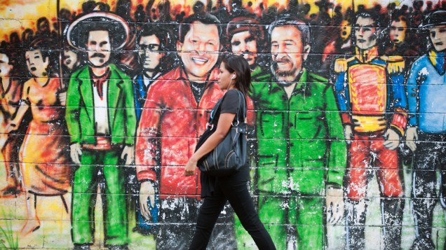 Grafite com o presidente da Venezuela, Hugo Chávez e o líder cubano Fidel Castro, em Caracas