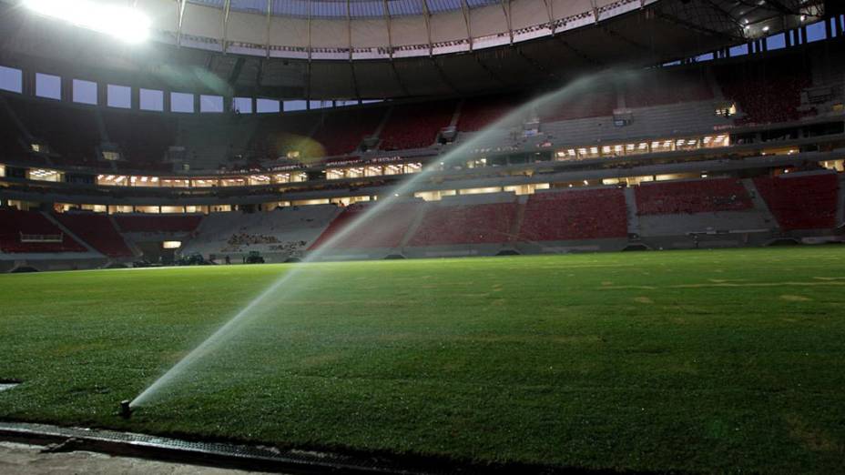 Finalizado o plantio do gramado do Estádio Nacional de Brasília, em maio de 2013