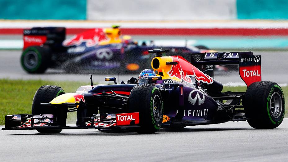 O piloto alemão Sebastian Vettel venceu neste domingo o Grande Prêmio da Malásia de Fórmula 1 em uma corrida marcada pelo duelo com seu companheiro de Red Bull, o australiano Mark Webber