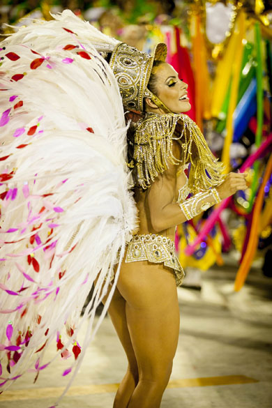 A rainha da bateria Carla Prata durante desfile da Escola de Samba Grande Rio