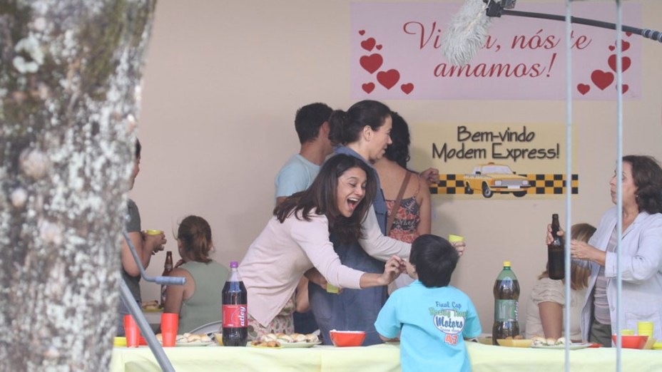 Dira Paes e Lilia Cabral durante gravação na Barra da Tijuca, Rio de Janeiro