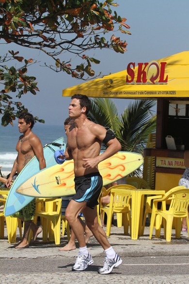 Carlos Casagrande durante gravação da novela Fina Estampa, na Barra da Tijuca, Rio de Janeiro