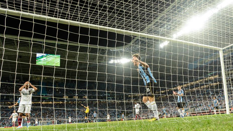 Grêmio e Fluminense empatam e vão decidir a vaga na última rodada