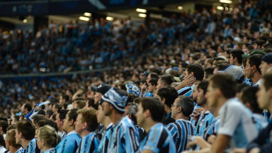 Torcida do Grêmio durante partida contra o Fluminense na Arena em Porto Alegre