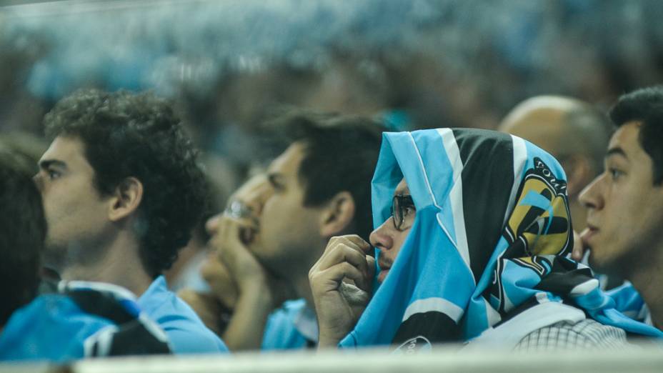 Torcida do Grêmio durante partida contra o Fluminense na Arena em Porto Alegre