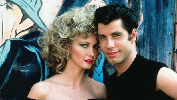 Os atores John Travolta e Olivia Newton-John em foto de divulgação do filme 'Grease'