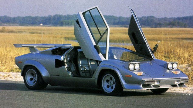 Lamborghini Countach: 2.042 unidades fabricadas entre 1974 e 1990. O modelo do primeiro ano tem motor V12, 4.8 litros e pode custar 500.000 dólares.