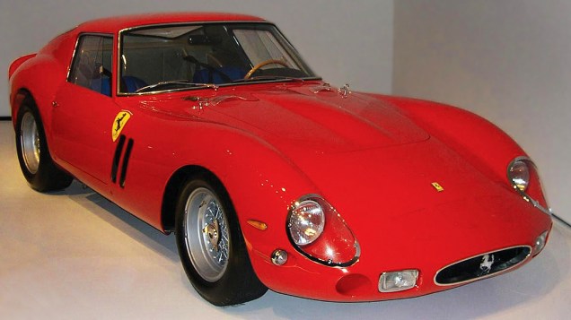 Ferrari GTO: fabricada entre 1962 e 1964, tinha motor 3.0 litros, V12, com 300 cavalos de potência. Avaliada em mais de 35 milhões de dólares.