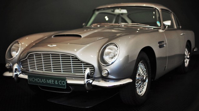 Aston Martin DB5: o clássico de James Bond, ano 1962, tem motor 4.0 litros e velocidade máxima de 233 km/hora. Passa dos 500.000 dólares.