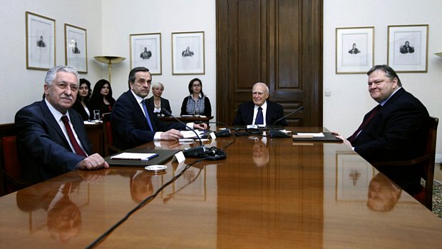 Karolos Papoulias, presidente da Grécia, encontrou-se com líderes de partidos gregos no domingo e nesta segunda-feira