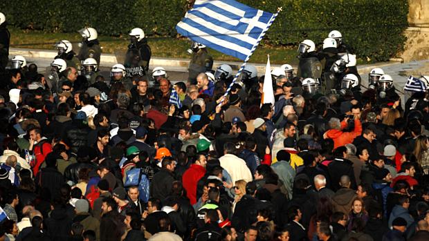 Neste domingo, gregos voltam a protestar contra novo plano de austeridade
