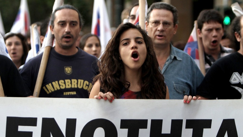 Gregos saíram novamente às ruas para protestar contra medidas de austeridade