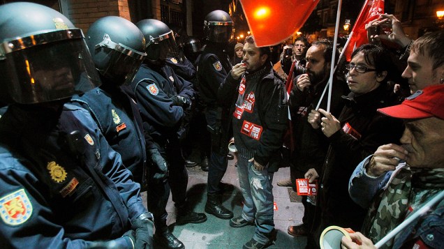 Manifestantes fazem protesto durante greve geral em Madri, na Espanha