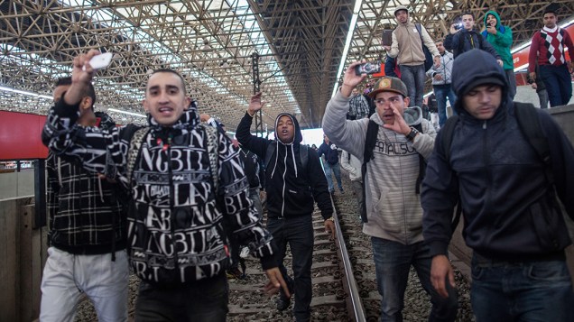 Movimento de passageiros aumenta na Estação Arthur Alvim, zona leste da cidade, com o metrô operando parcialmente nesta quinta-feira (5), no primeiro dia da greve dos metroviários Movimento de passageiros aumenta na Estação Arthur Alvim, zona leste da cidade, com o metrô operando parcialmente nesta quinta-feira (5), no primeiro dia da greve dos metroviários