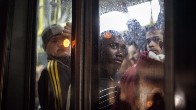 Movimentação intensa de usuários do metrô na estação Luz que funciona parcialmente durante greve dos metroviários nesta quinta-feira (5)