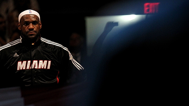 LeBron James, do Miami Heat, durante a final do campeonato de 2011, contra o Dallas Mavericks, quando ele decepcionou a torcida