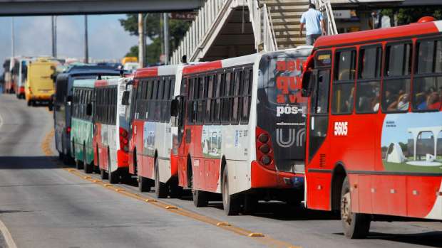 Ônibus parados no segundo dia de greve em Belo Horizonte (MG)
