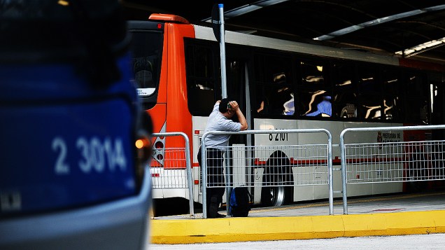 Motoristas e cobradores de ônibus paralisam as atividades na manhã desta terça-feira (20). Na foto terminal Pinheiros na zona oeste de São Paulo