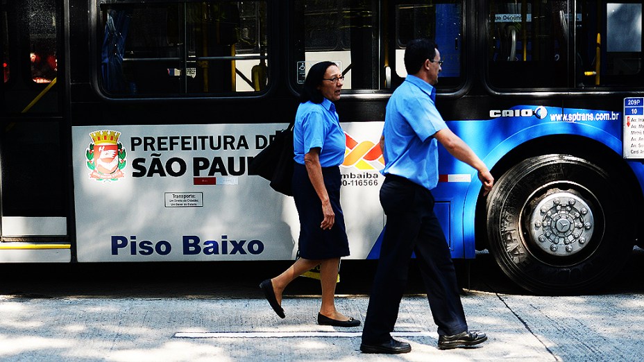 Motoristas e cobradores de ônibus paralisam as atividades na manhã desta terça-feira (20), na foto terminal Pinheiros na zona oeste de São Paulo