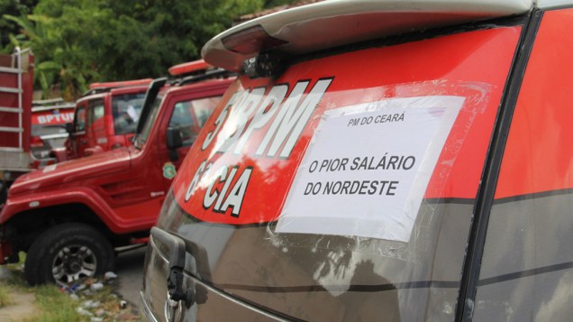 Mensagem dos policiais grevistas em carro do RONDA, policiamento militar do Estado do Ceará
