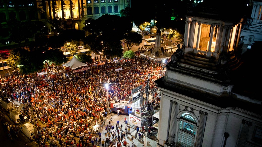 Assembleia de policiais e bombeiros decidia sobre a greve geral na Cinelândia