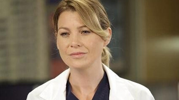 A médica Meredith Grey (Ellen Pompeo) em cena de Grey's Anatomy