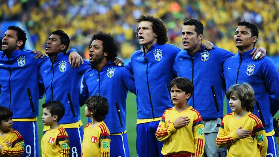 O momento da execução do Hino Nacional antes da partida contra a Croácia no Itaquerão, em São Paulo