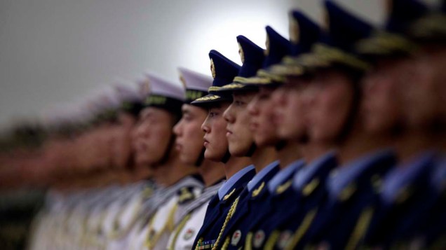 Membros da Guarda de Honra chinesa na chegada do primeiro ministro russo Vladimir Putin em Pequim, na China