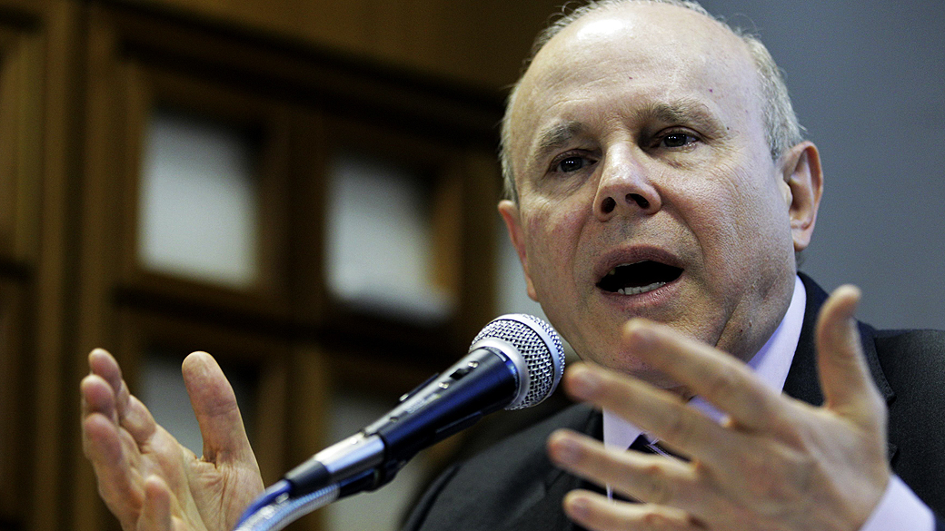 Guido Mantega deu declarações sobre a eleição nos EUA após evento com governadores em Brasília
