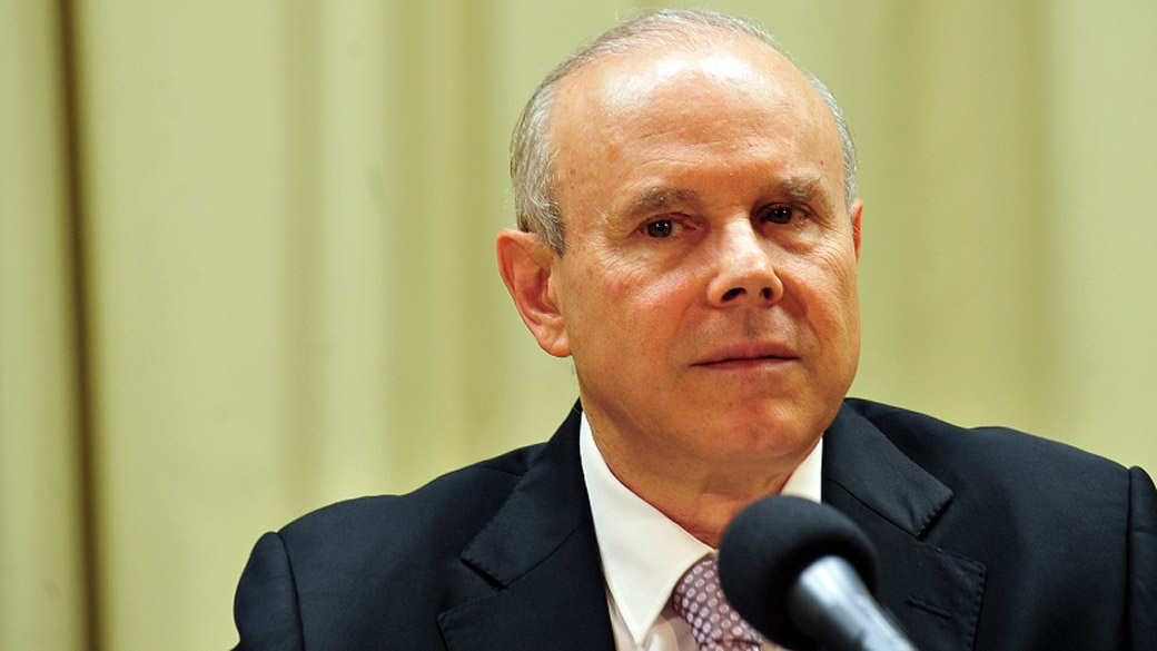 O ministro da Fazenda, Guido Mantega, comenta o resultado do PIB de 2012