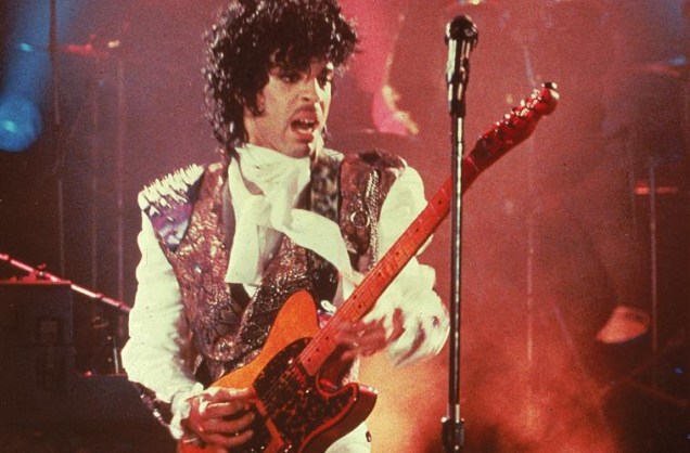 Prince escreve, compõe e produz todas as suas músicas. (AP) Música: Purple Rain