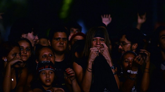 Público no show do Guns N Roses no Anhembi, em São Paulo
