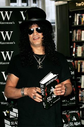 Em Londres, Slash assina sua autobiografia lançada em 2007.