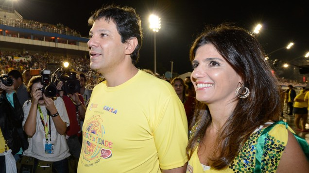 Fernando Haddad com a esposa no carnaval de São Paulo