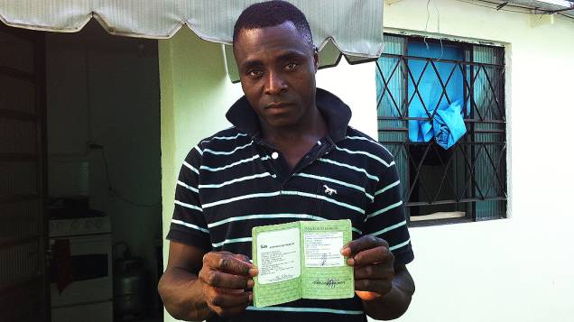 Nicolas Antoine trabalhava como distribuidor de bebidas no Haiti e hoje recebe salário de 1.100 reais na Sadia, em Chapecó (SC)