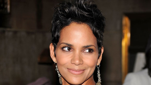 Halle Berry em evento contra leucemia em Nova York, abril de 2010