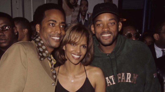 Da esquerda para a direita: Miguel Numez, Halle Berry, e Will Smith na pré-estreia do filme <em>Até que a Fuga os Separe</em>, em Los Angeles, no ano de 1999