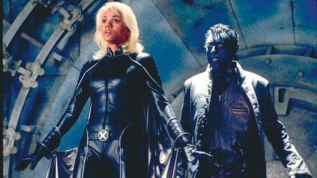 Ao lado de Alan Cumming no filme <em>X-Men </em>, de Bryan Singer
