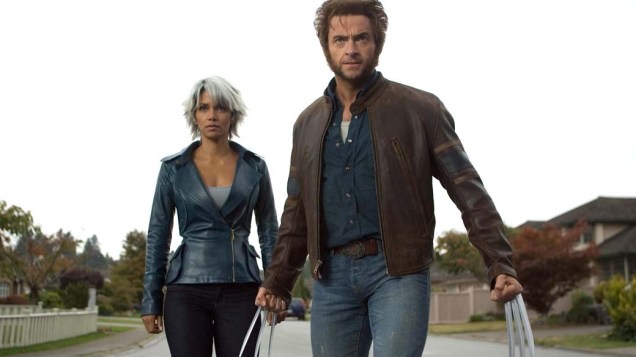 Tempestade (Halle Berry) e Wolverine (Hugh Jackman) em <em>X-Men: O Confronto Final</em>