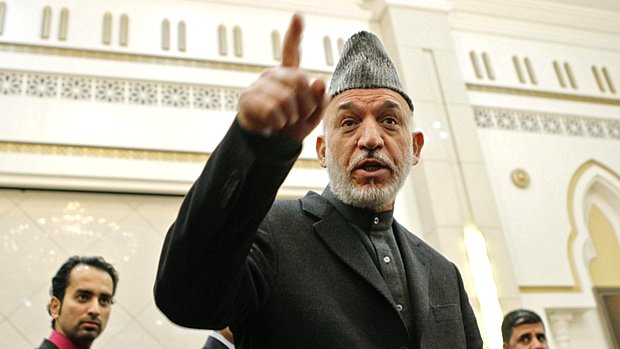 O presidente Hamid Karzai discursa durante encontro em Cabul